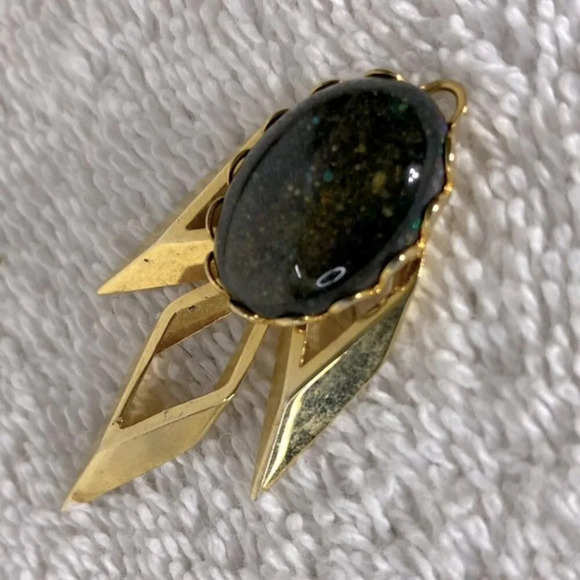 Vintage Gold Tone Necklace Pendant With Black Sunstone Costume Jewelry Pendant - Picture 6 of 12
